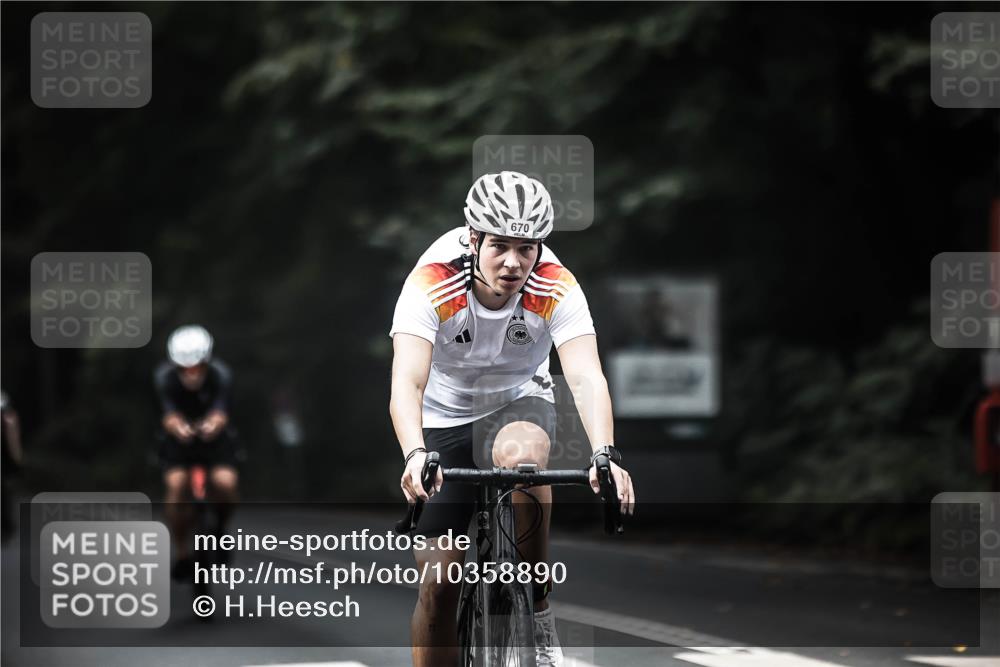 13.09.2026 - Stadtparktriathlon H.Heesch http://msf.ph/oto/10358890 13.09.2026 11:12:40 Radfahren 619, 653, 664, 670, 702 meine-sportfotos.de