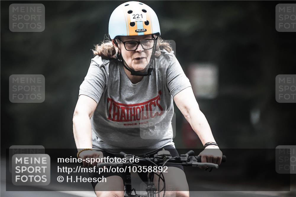 13.09.2026 - Stadtparktriathlon H.Heesch http://msf.ph/oto/10358892 13.09.2026 09:55:41 Radfahren 221, 252, 319 meine-sportfotos.de