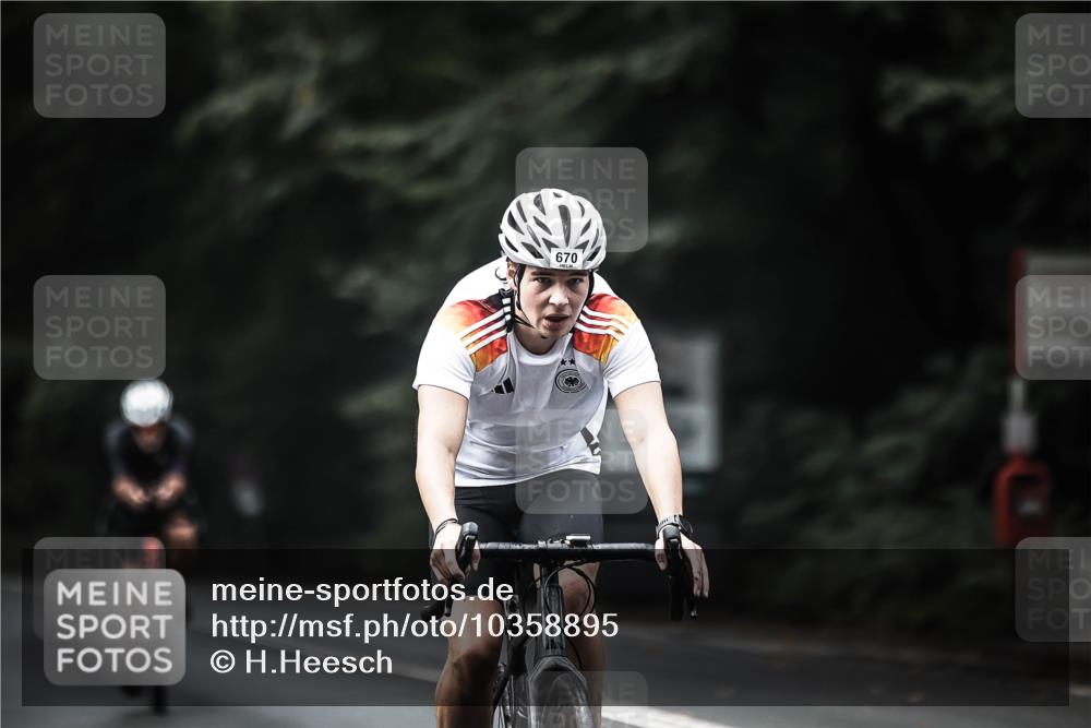 13.09.2026 - Stadtparktriathlon H.Heesch http://msf.ph/oto/10358895 13.09.2026 11:12:41 Radfahren 653, 664, 670, 702 meine-sportfotos.de