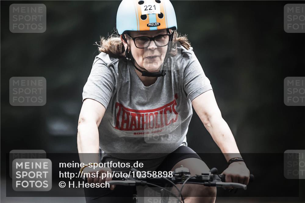 13.09.2026 - Stadtparktriathlon H.Heesch http://msf.ph/oto/10358898 13.09.2026 09:55:41 Radfahren 221, 252, 319 meine-sportfotos.de