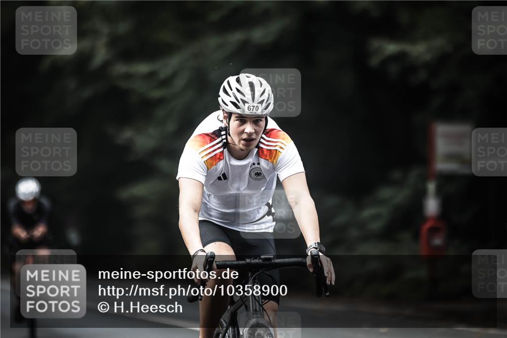13.09.2026 - Stadtparktriathlon H.Heesch http://msf.ph/oto/10358900 13.09.2026 11:12:41 Radfahren 653, 664, 670, 702 meine-sportfotos.de