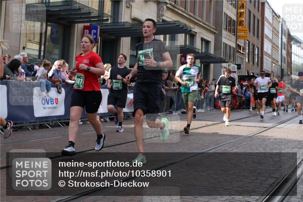 13.09.2026 - 21. swb-Marathon Bremen Strokosch-Dieckow http://msf.ph/oto/10358901 13.09.2026 13:35:12 Ziel 156, 607, 1150, 2003, 2041, 2090, 2318, 2356, 2625, 2866, 3055, 3621, 3704, 4062, 4326, 5308, 5661, 6315, 6320, 6418, 6465, 6466, 6644, 6649, 6837, 7285, 7305, 7377, 7597, 7700, 8401, 8530, 8773, 8816, 8915, 9845, 9862, 9887, 489, 536, 2003, 2366, 2413, 2430, 2492, 2755, 3063, 3181, 3217, 3311, 3768, 3916, 4487, 4635, 4985, 5016, 5125, 5647, 5684, 6085, 6320, 6391, 6403, 6627, 6655, 6750, 6756, 7123, 7405, 7657, 7750, 8515, 9017 meine-sportfotos.de