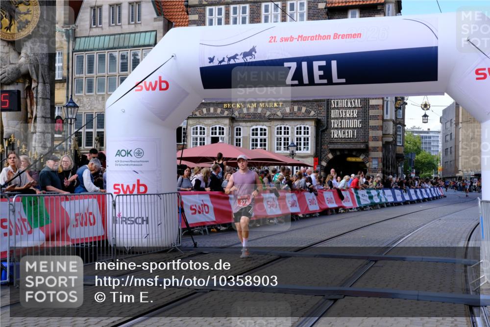 13.09.2026 - 21. swb-Marathon Bremen Tim E. http://msf.ph/oto/10358903 13.09.2026 12:54:34 Ziel 1256, 1629, 9399, 9617 meine-sportfotos.de