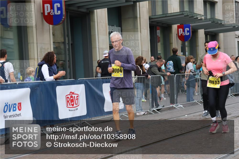 13.09.2026 - 21. swb-Marathon Bremen Strokosch-Dieckow http://msf.ph/oto/10358908 13.09.2026 11:19:05 Ziel 10004, 10629, 10933, 11050, 11760, 12224, 12462, 10005, 10202, 10264, 10344, 10524, 10568, 11443, 11629, 11794, 12090 meine-sportfotos.de