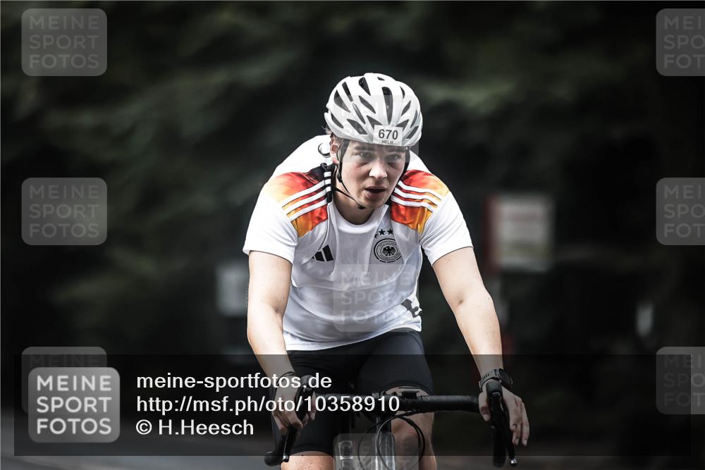13.09.2026 - Stadtparktriathlon H.Heesch http://msf.ph/oto/10358910 13.09.2026 11:12:41 Radfahren 653, 664, 670, 702 meine-sportfotos.de