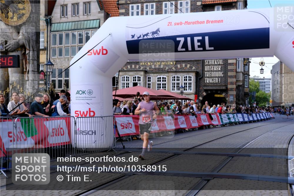 13.09.2026 - 21. swb-Marathon Bremen Tim E. http://msf.ph/oto/10358915 13.09.2026 12:54:34 Ziel 1256, 1629, 9399, 9617 meine-sportfotos.de