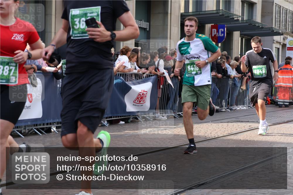 13.09.2026 - 21. swb-Marathon Bremen Strokosch-Dieckow http://msf.ph/oto/10358916 13.09.2026 13:35:12 Ziel 156, 607, 1150, 2003, 2041, 2090, 2318, 2356, 2625, 2866, 3055, 3621, 3704, 4062, 4326, 5308, 5661, 6315, 6320, 6418, 6465, 6466, 6644, 6649, 6837, 7285, 7305, 7377, 7597, 7700, 8401, 8530, 8773, 8816, 8915, 9845, 9862, 9887, 489, 536, 2003, 2366, 2413, 2430, 2492, 2755, 3063, 3181, 3217, 3311, 3768, 3916, 4487, 4635, 4985, 5016, 5125, 5647, 5684, 6085, 6320, 6391, 6403, 6627, 6655, 6750, 6756, 7123, 7405, 7657, 7750, 8515, 9017 meine-sportfotos.de