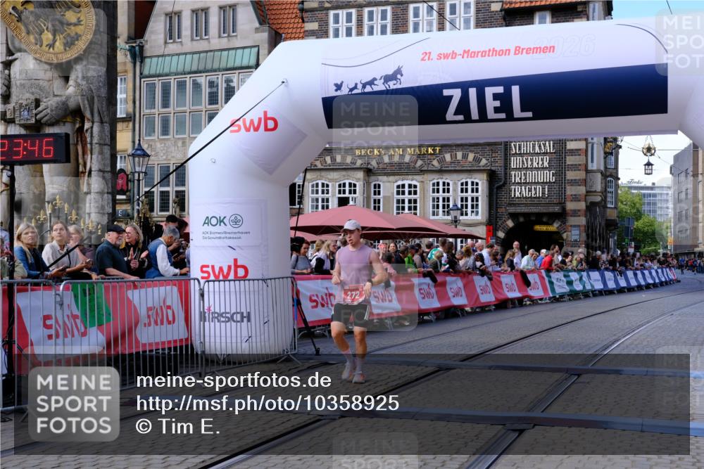 13.09.2026 - 21. swb-Marathon Bremen Tim E. http://msf.ph/oto/10358925 13.09.2026 12:54:35 Ziel 1256, 1629, 9399, 9617 meine-sportfotos.de