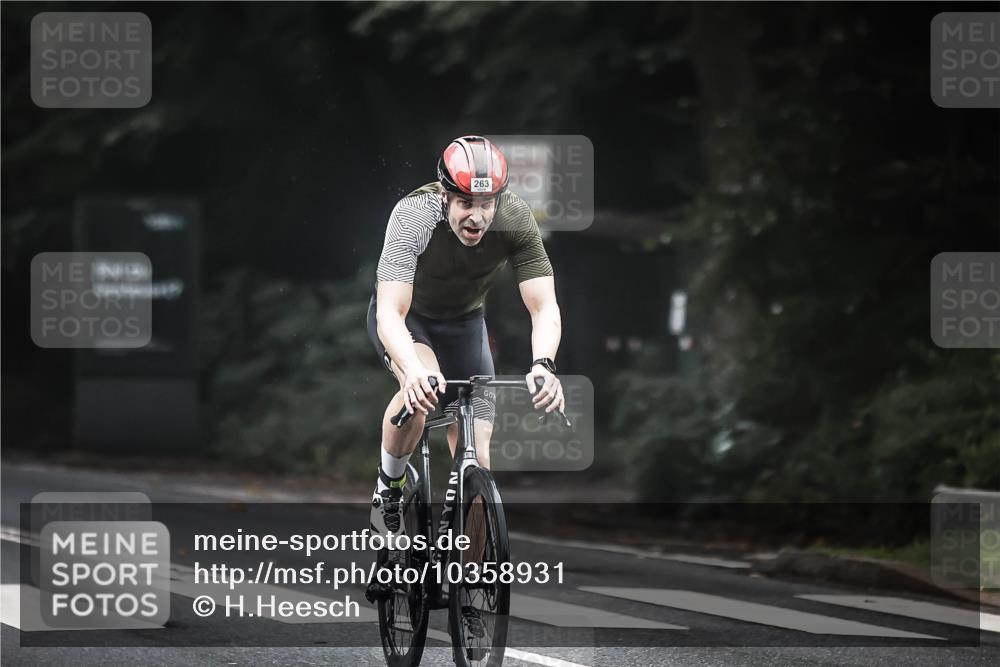 13.09.2026 - Stadtparktriathlon H.Heesch http://msf.ph/oto/10358931 13.09.2026 09:55:57 Radfahren 231, 263, 265 meine-sportfotos.de