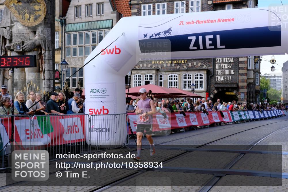 13.09.2026 - 21. swb-Marathon Bremen Tim E. http://msf.ph/oto/10358934 13.09.2026 12:54:35 Ziel 1256, 1629, 9399, 9617 meine-sportfotos.de