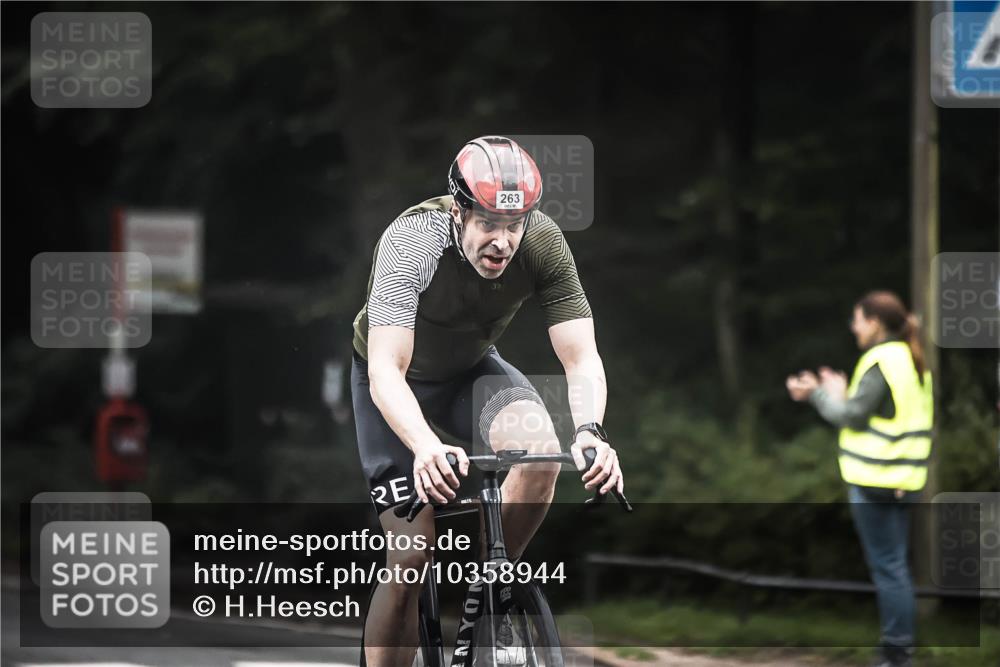 13.09.2026 - Stadtparktriathlon H.Heesch http://msf.ph/oto/10358944 13.09.2026 09:55:57 Radfahren 231, 263, 265 meine-sportfotos.de