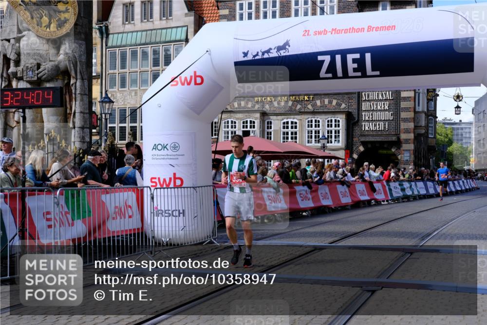 13.09.2026 - 21. swb-Marathon Bremen Tim E. http://msf.ph/oto/10358947 13.09.2026 12:54:52 Ziel 1020 meine-sportfotos.de