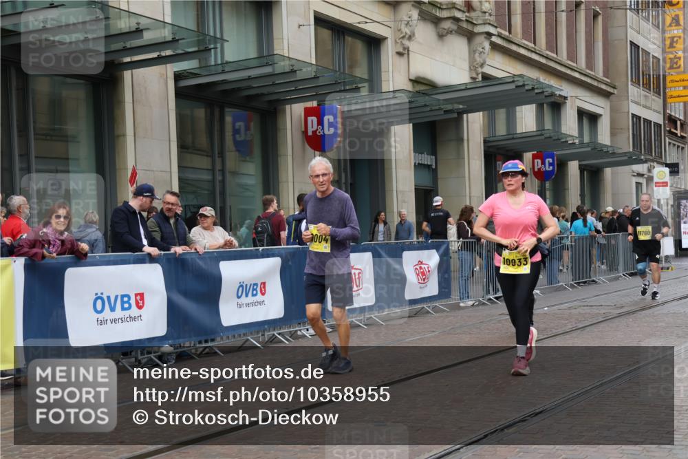 13.09.2026 - 21. swb-Marathon Bremen Strokosch-Dieckow http://msf.ph/oto/10358955 13.09.2026 11:19:06 Ziel 10004, 10629, 10933, 11050, 11760, 12224, 12462, 10005, 10202, 10264, 10344, 10524, 10568, 11443, 11629, 11794, 12090 meine-sportfotos.de