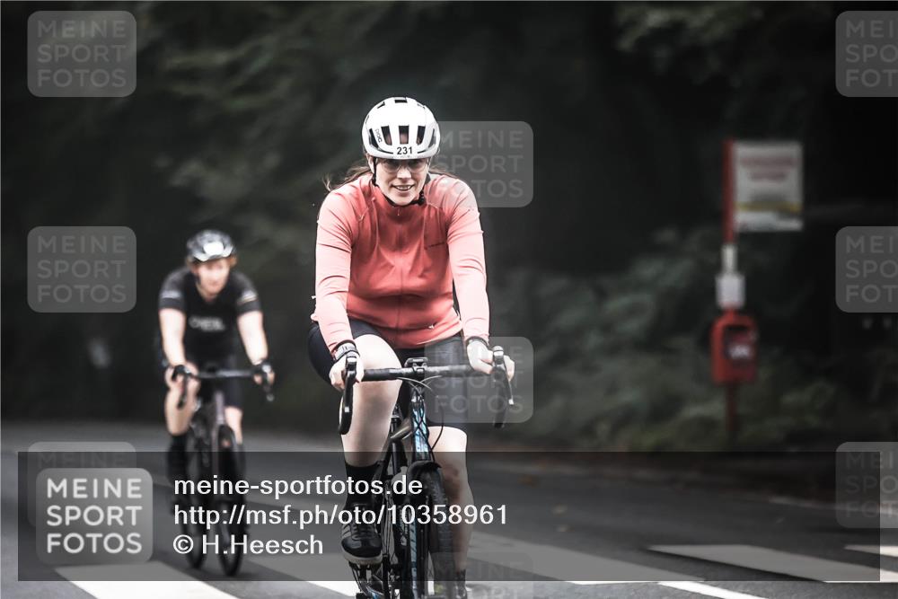 13.09.2026 - Stadtparktriathlon H.Heesch http://msf.ph/oto/10358961 13.09.2026 09:55:59 Radfahren 231, 246, 263, 265 meine-sportfotos.de