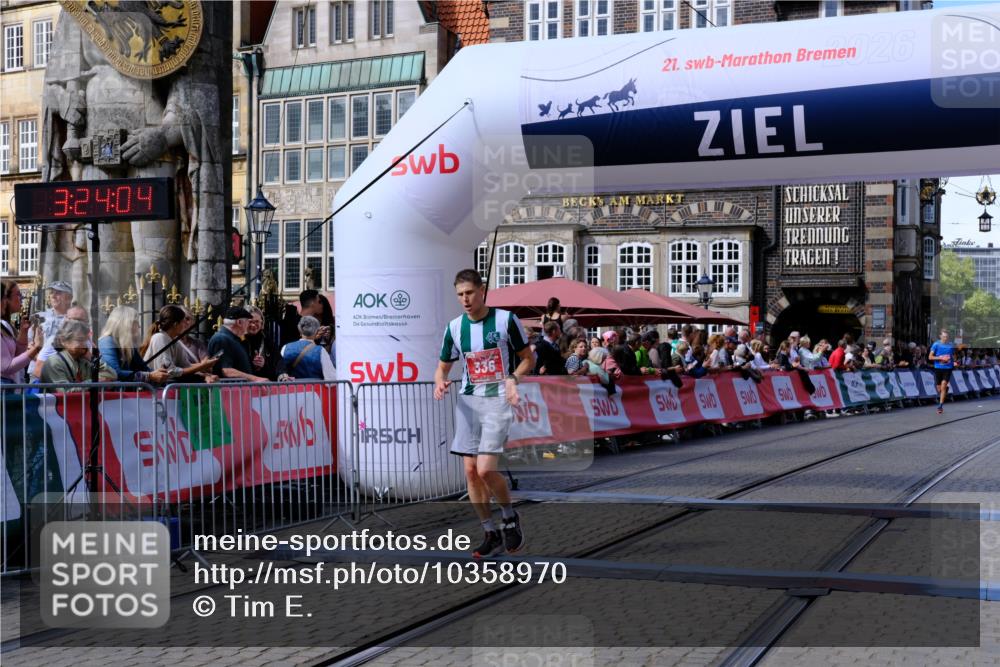 13.09.2026 - 21. swb-Marathon Bremen Tim E. http://msf.ph/oto/10358970 13.09.2026 12:54:53 Ziel 1020 meine-sportfotos.de