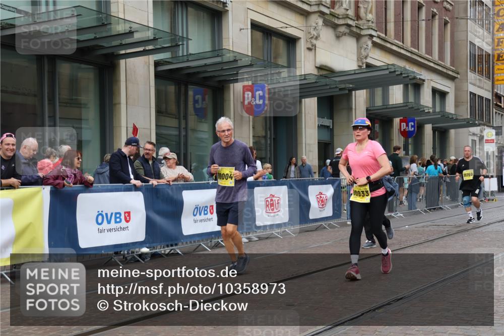 13.09.2026 - 21. swb-Marathon Bremen Strokosch-Dieckow http://msf.ph/oto/10358973 13.09.2026 11:19:06 Ziel 10004, 10629, 10933, 11050, 11760, 12224, 12462, 10005, 10202, 10264, 10344, 10524, 10568, 11443, 11629, 11794, 12090 meine-sportfotos.de