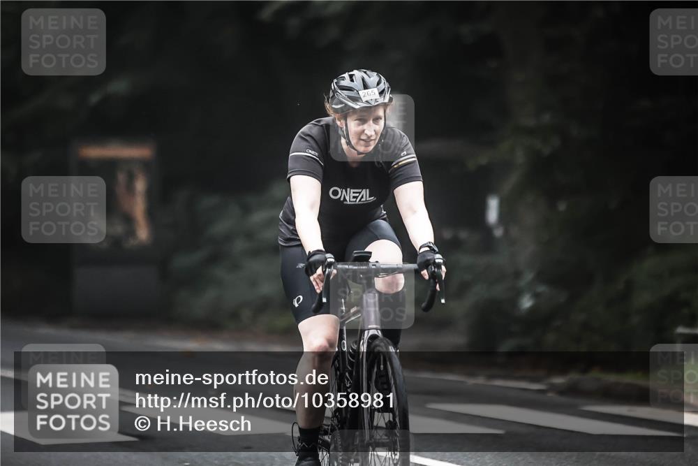 13.09.2026 - Stadtparktriathlon H.Heesch http://msf.ph/oto/10358981 13.09.2026 09:56:00 Radfahren 231, 246, 263, 265 meine-sportfotos.de