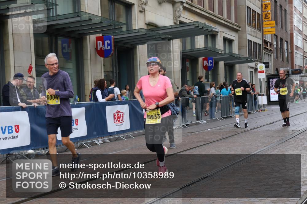 13.09.2026 - 21. swb-Marathon Bremen Strokosch-Dieckow http://msf.ph/oto/10358989 13.09.2026 11:19:07 Ziel 10004, 10629, 10933, 11050, 11760, 12224, 12462, 10005, 10202, 10344, 10524, 10568, 11629, 11794, 12090 meine-sportfotos.de