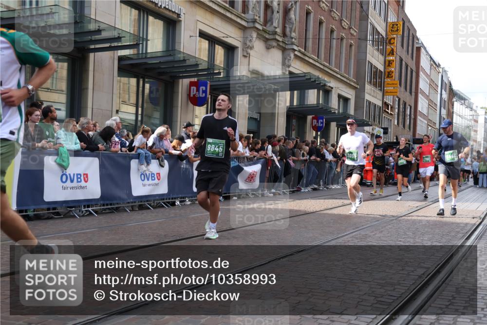 13.09.2026 - 21. swb-Marathon Bremen Strokosch-Dieckow http://msf.ph/oto/10358993 13.09.2026 13:35:14 Ziel 156, 607, 1150, 2041, 2090, 2318, 2356, 2625, 2866, 3055, 3087, 3226, 3621, 3704, 3780, 4062, 4326, 5308, 5467, 5468, 5661, 6315, 6418, 6465, 6466, 6644, 6649, 6837, 7285, 7305, 7377, 7597, 7675, 7700, 8401, 8530, 8773, 8816, 8915, 9784, 9845, 9862, 9887, 9892, 13213, 489, 536, 2003, 2366, 2413, 2430, 2492, 2625, 2755, 3063, 3217, 3311, 3768, 3916, 4487, 4635, 4985, 5016, 5125, 5647, 6085, 6320, 6391, 6403, 6627, 6655, 6750, 6756, 7123, 7405, 7657, 7750, 8515, 9017 meine-sportfotos.de