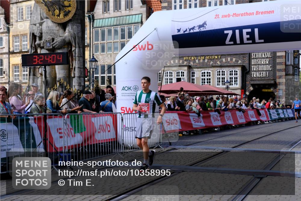 13.09.2026 - 21. swb-Marathon Bremen Tim E. http://msf.ph/oto/10358995 13.09.2026 12:54:53 Ziel 1020 meine-sportfotos.de