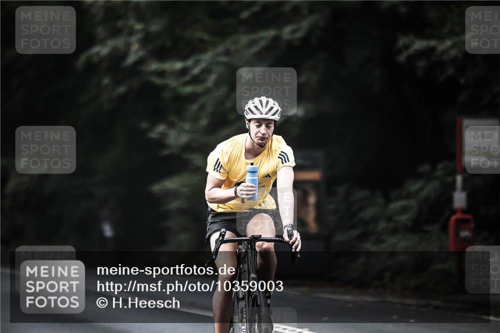 13.09.2026 - Stadtparktriathlon H.Heesch http://msf.ph/oto/10359003 13.09.2026 11:12:48 Radfahren 597, 653, 702 meine-sportfotos.de