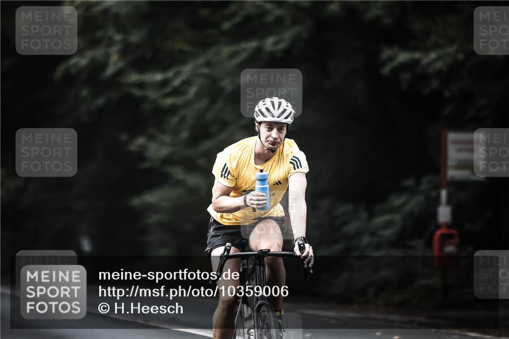 13.09.2026 - Stadtparktriathlon H.Heesch http://msf.ph/oto/10359006 13.09.2026 11:12:48 Radfahren 597, 653, 702 meine-sportfotos.de