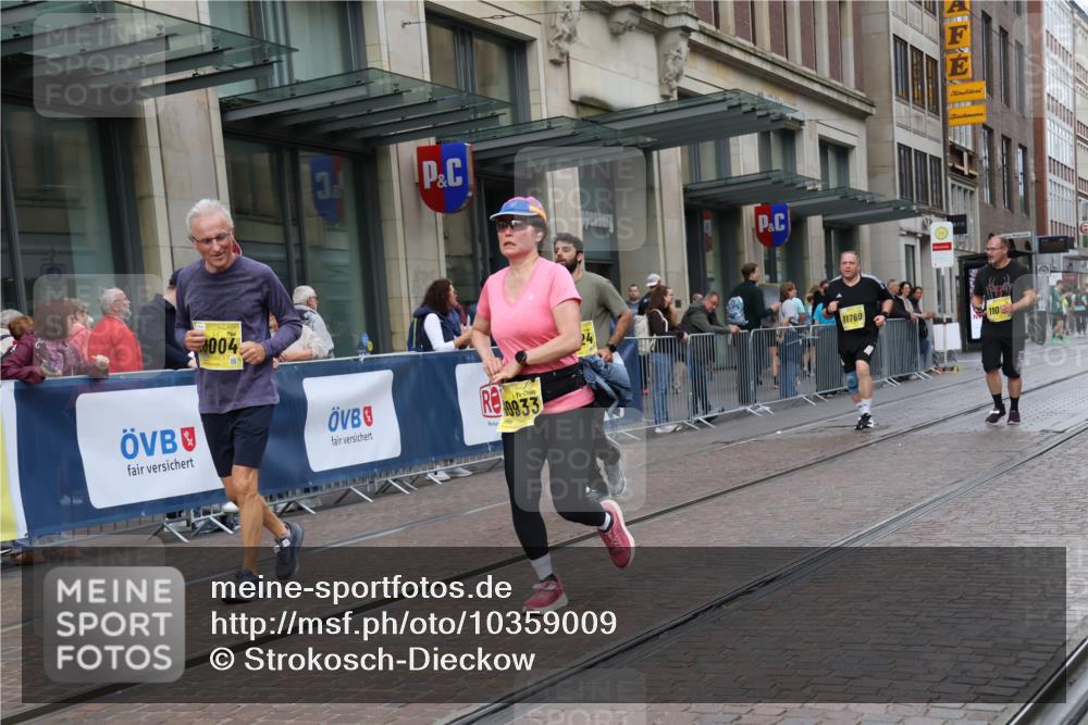 13.09.2026 - 21. swb-Marathon Bremen Strokosch-Dieckow http://msf.ph/oto/10359009 13.09.2026 11:19:07 Ziel 10004, 10629, 10933, 11050, 11760, 12224, 12462, 10005, 10202, 10344, 10524, 10568, 11629, 11794, 12090 meine-sportfotos.de