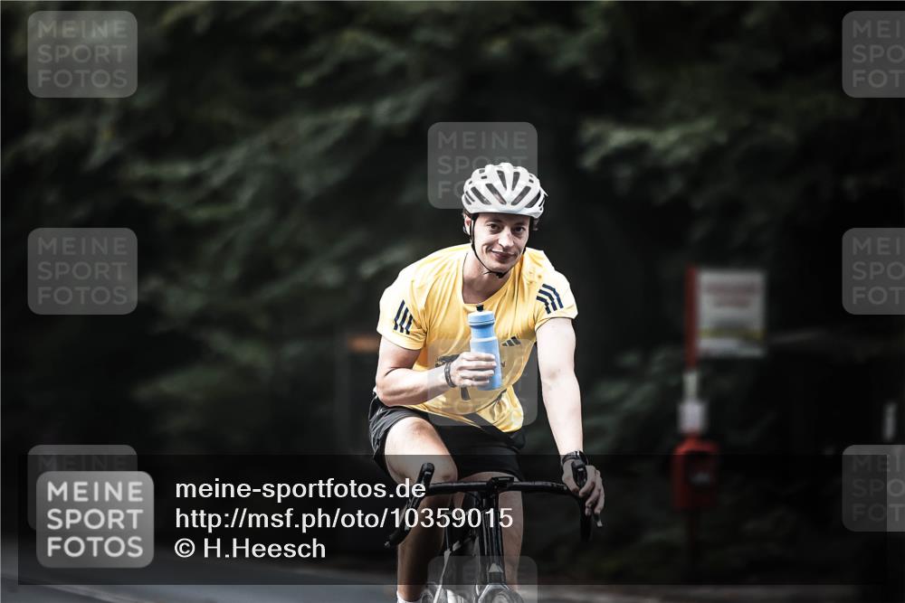 13.09.2026 - Stadtparktriathlon H.Heesch http://msf.ph/oto/10359015 13.09.2026 11:12:49 Radfahren 597, 653, 702 meine-sportfotos.de