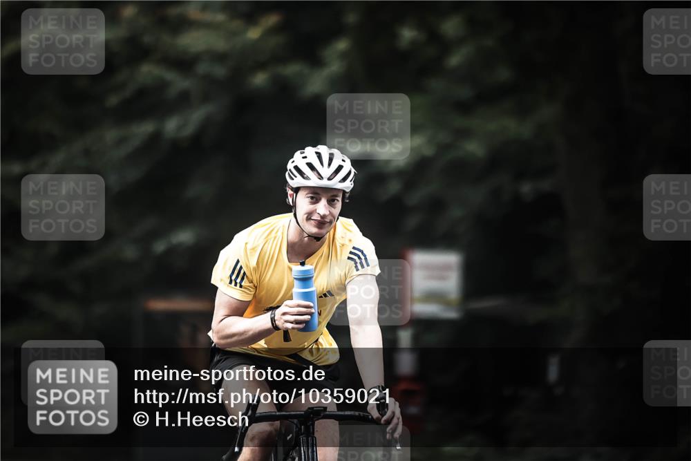13.09.2026 - Stadtparktriathlon H.Heesch http://msf.ph/oto/10359021 13.09.2026 11:12:49 Radfahren 597, 653, 702 meine-sportfotos.de