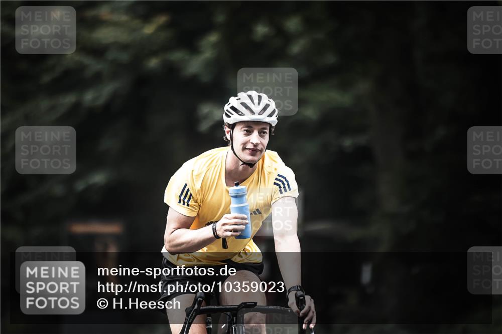13.09.2026 - Stadtparktriathlon H.Heesch http://msf.ph/oto/10359023 13.09.2026 11:12:49 Radfahren 597, 653, 702 meine-sportfotos.de