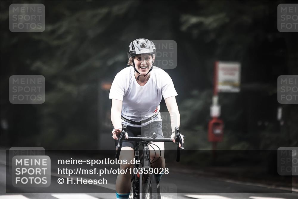 13.09.2026 - Stadtparktriathlon H.Heesch http://msf.ph/oto/10359028 13.09.2026 09:56:04 Radfahren 231, 246, 265, 345 meine-sportfotos.de