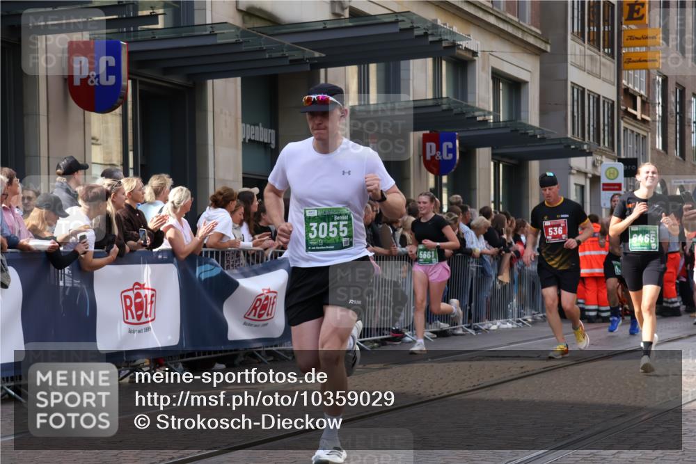 13.09.2026 - 21. swb-Marathon Bremen Strokosch-Dieckow http://msf.ph/oto/10359029 13.09.2026 13:35:15 Ziel 156, 532, 607, 1150, 2041, 2090, 2318, 2356, 2866, 3055, 3087, 3226, 3621, 3704, 3780, 4062, 4326, 5308, 5467, 5468, 5586, 5661, 6315, 6418, 6465, 6466, 6644, 6649, 6837, 7285, 7305, 7377, 7597, 7675, 7700, 8401, 8530, 8773, 8816, 8915, 9784, 9845, 9862, 9887, 9892, 13213, 489, 536, 2003, 2366, 2413, 2430, 2492, 2625, 3063, 3217, 3311, 3768, 3916, 4487, 4635, 4985, 5016, 5125, 5647, 6320, 6391, 6403, 6627, 6655, 6750, 6756, 7123, 7405, 7657, 7750, 8515, 9017 meine-sportfotos.de