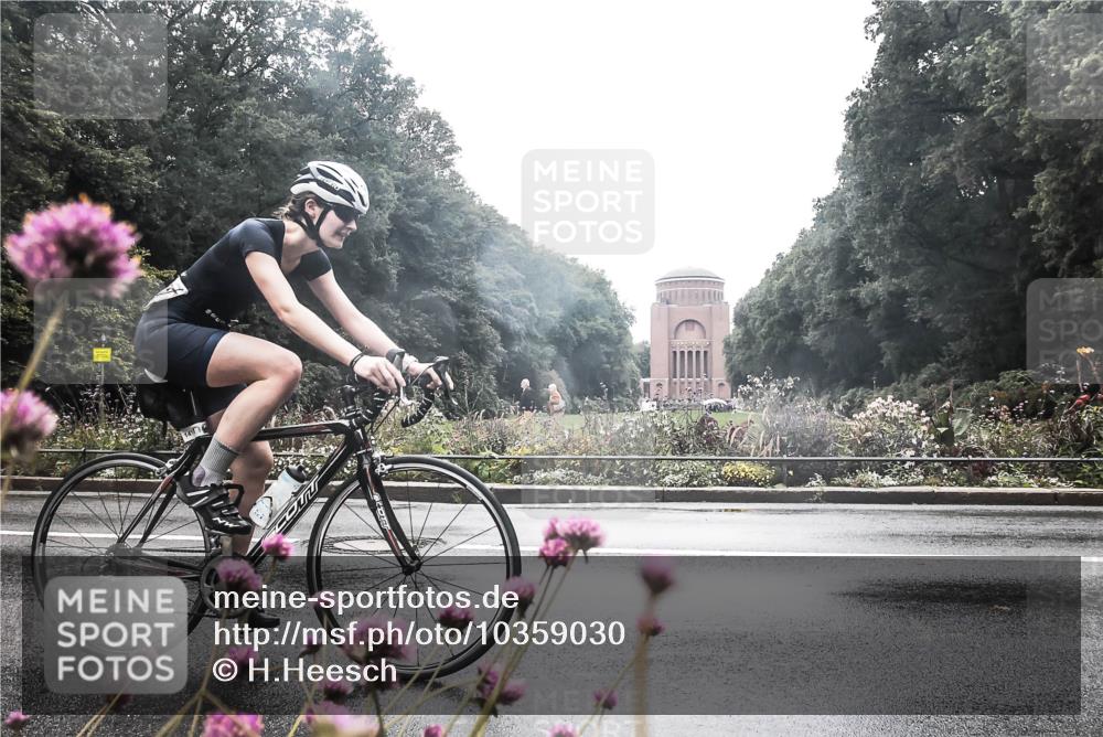13.09.2026 - Stadtparktriathlon H.Heesch http://msf.ph/oto/10359030 13.09.2026 13:24:21 Radfahren 1418, 1480, 1494, 1523 meine-sportfotos.de