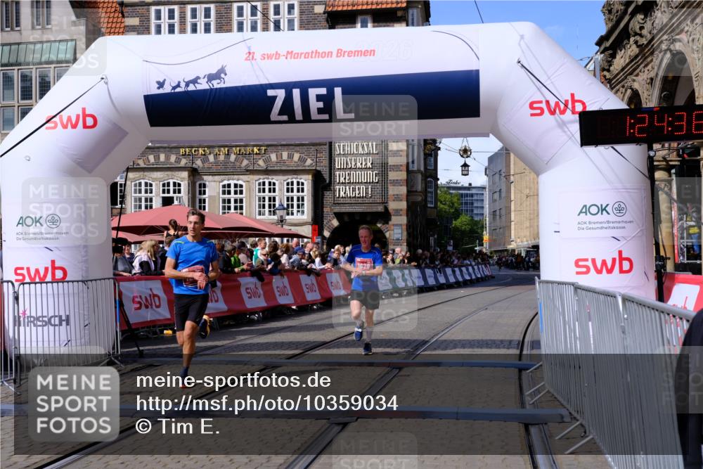 13.09.2026 - 21. swb-Marathon Bremen Tim E. http://msf.ph/oto/10359034 13.09.2026 12:54:58 Ziel 1020 meine-sportfotos.de