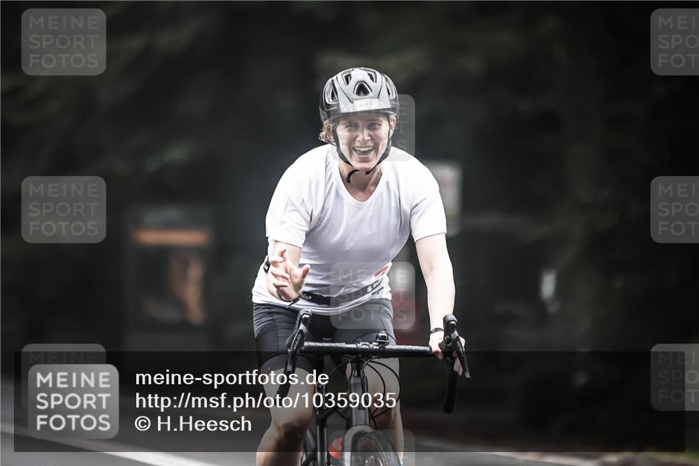 13.09.2026 - Stadtparktriathlon H.Heesch http://msf.ph/oto/10359035 13.09.2026 09:56:05 Radfahren 246, 265, 345 meine-sportfotos.de
