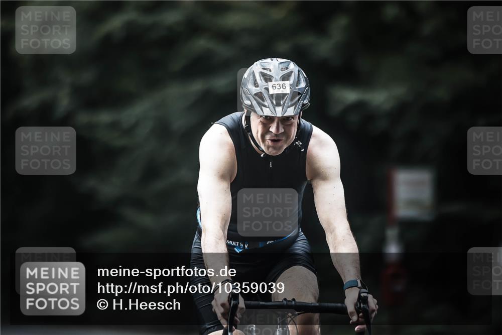 13.09.2026 - Stadtparktriathlon H.Heesch http://msf.ph/oto/10359039 13.09.2026 11:12:58 Radfahren 561, 636 meine-sportfotos.de