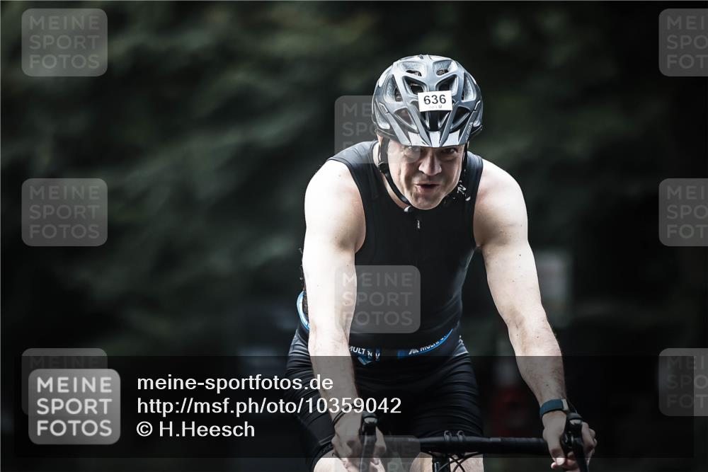 13.09.2026 - Stadtparktriathlon H.Heesch http://msf.ph/oto/10359042 13.09.2026 11:12:59 Radfahren 561, 636 meine-sportfotos.de