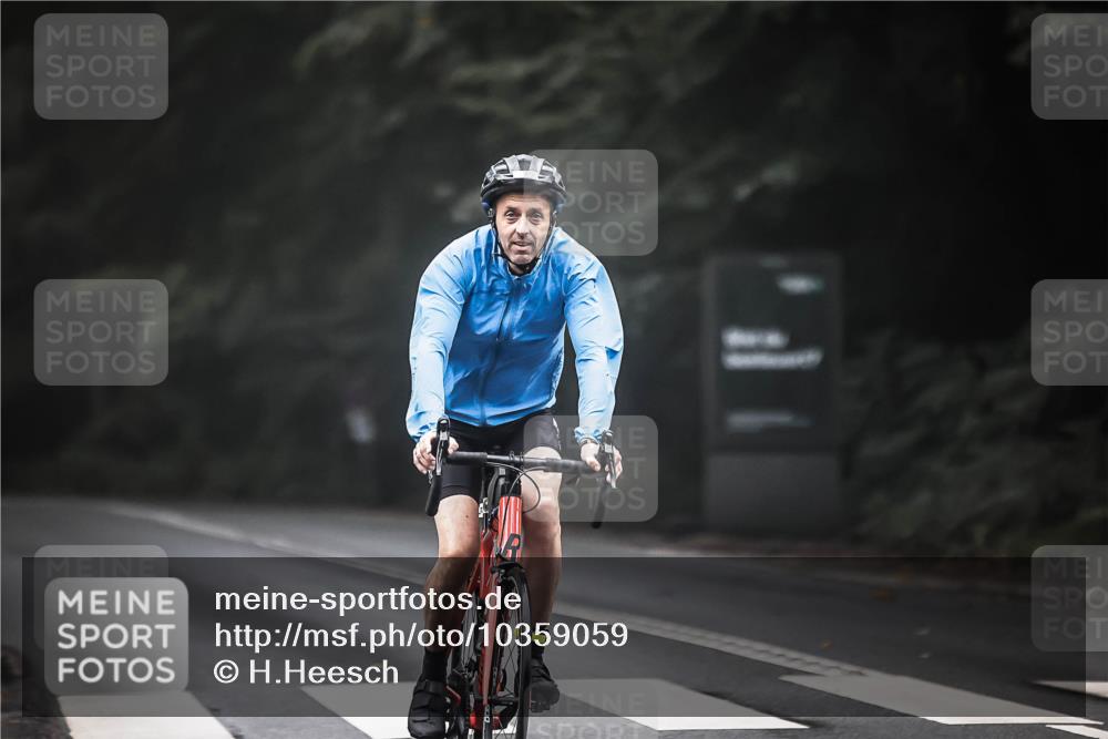 13.09.2026 - Stadtparktriathlon H.Heesch http://msf.ph/oto/10359059 13.09.2026 09:56:07 Radfahren 246, 340, 345 meine-sportfotos.de