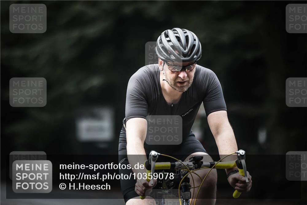 13.09.2026 - Stadtparktriathlon H.Heesch http://msf.ph/oto/10359078 13.09.2026 11:13:02 Radfahren 561, 636, 644 meine-sportfotos.de