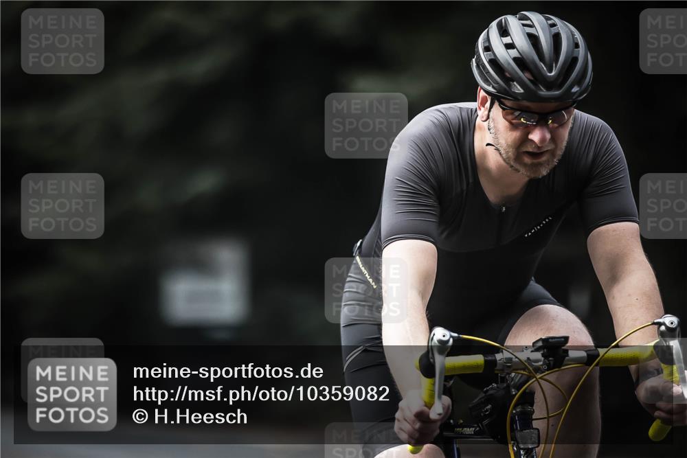13.09.2026 - Stadtparktriathlon H.Heesch http://msf.ph/oto/10359082 13.09.2026 11:13:02 Radfahren 561, 636, 644 meine-sportfotos.de