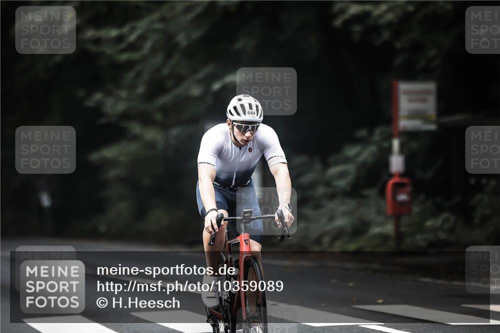 13.09.2026 - Stadtparktriathlon H.Heesch http://msf.ph/oto/10359089 13.09.2026 11:13:06 Radfahren 556, 560, 561, 633, 644 meine-sportfotos.de