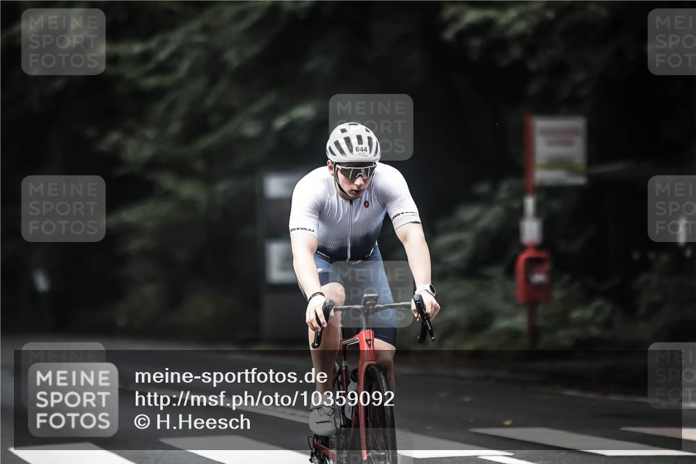 13.09.2026 - Stadtparktriathlon H.Heesch http://msf.ph/oto/10359092 13.09.2026 11:13:06 Radfahren 556, 560, 561, 633, 644 meine-sportfotos.de