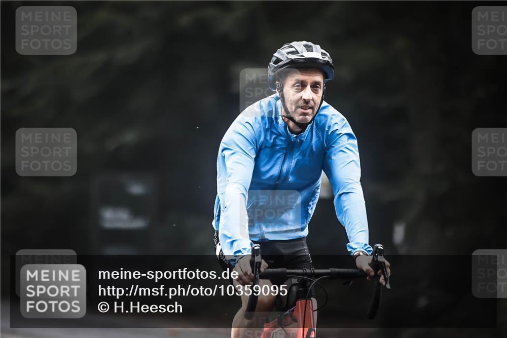13.09.2026 - Stadtparktriathlon H.Heesch http://msf.ph/oto/10359095 13.09.2026 09:56:07 Radfahren 246, 340, 345 meine-sportfotos.de