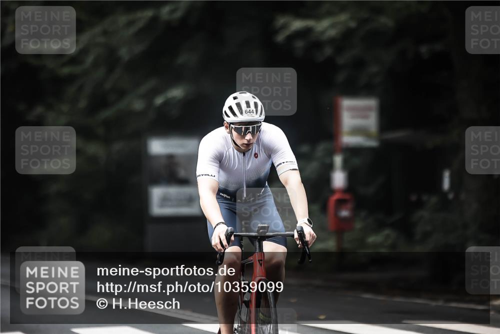 13.09.2026 - Stadtparktriathlon H.Heesch http://msf.ph/oto/10359099 13.09.2026 11:13:06 Radfahren 556, 560, 561, 633, 644 meine-sportfotos.de