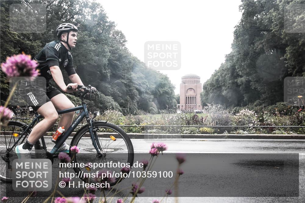 13.09.2026 - Stadtparktriathlon H.Heesch http://msf.ph/oto/10359100 13.09.2026 13:24:47 Radfahren 1330, 1443, 1462 meine-sportfotos.de