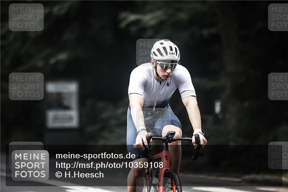 13.09.2026 - Stadtparktriathlon H.Heesch http://msf.ph/oto/10359108 13.09.2026 11:13:06 Radfahren 556, 560, 561, 633, 644 meine-sportfotos.de