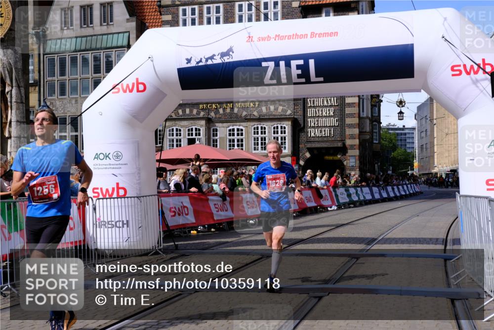 13.09.2026 - 21. swb-Marathon Bremen Tim E. http://msf.ph/oto/10359118 13.09.2026 12:54:59 Ziel 1020 meine-sportfotos.de