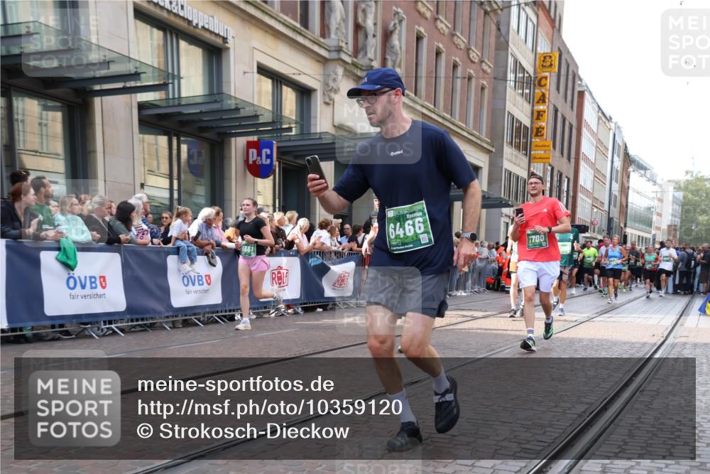 13.09.2026 - 21. swb-Marathon Bremen Strokosch-Dieckow http://msf.ph/oto/10359120 13.09.2026 13:35:17 Ziel 156, 532, 607, 1150, 2041, 2090, 2318, 2356, 3055, 3087, 3226, 3621, 3704, 3780, 4326, 5308, 5467, 5468, 5584, 5586, 5661, 6315, 6418, 6465, 6466, 6644, 6649, 6837, 7235, 7285, 7377, 7597, 7675, 7700, 8401, 8530, 8773, 8816, 8915, 9784, 9845, 9862, 9887, 9892, 13121, 13213, 536, 1150, 2003, 2366, 2430, 2492, 2625, 2866, 3063, 3311, 3916, 4062, 4487, 4635, 4985, 5016, 5125, 5647, 6320, 6391, 6403, 6655, 6750, 6837, 7123, 7405, 7657, 7750, 8515, 9017 meine-sportfotos.de