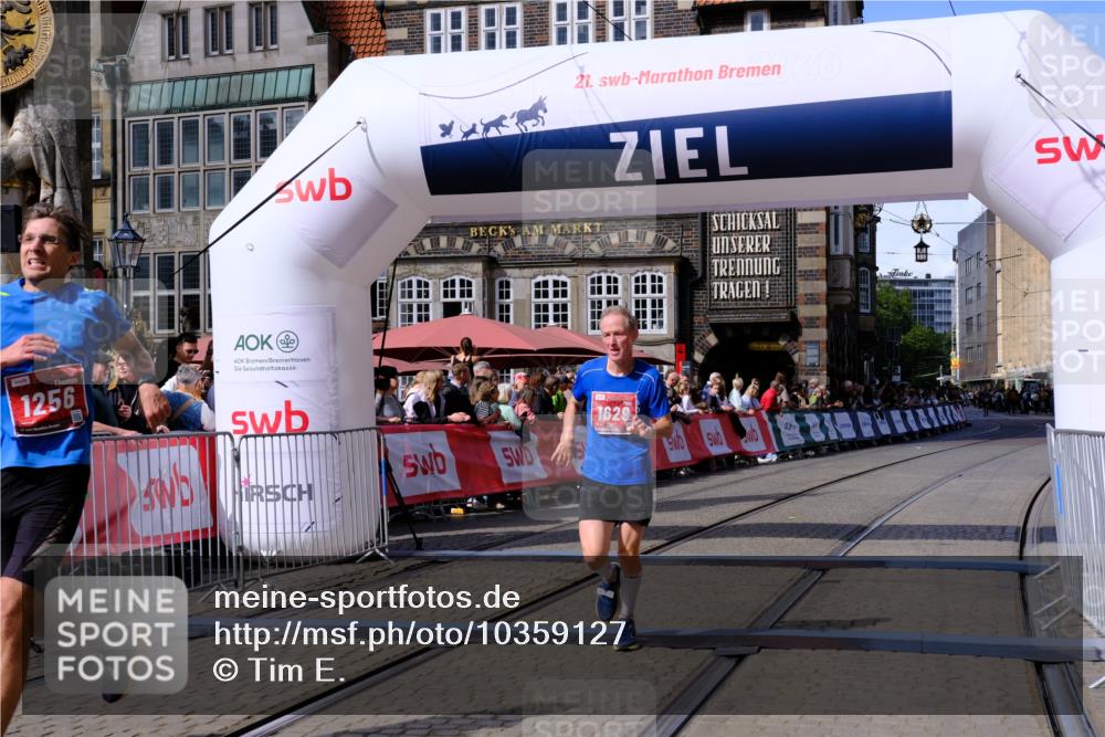 13.09.2026 - 21. swb-Marathon Bremen Tim E. http://msf.ph/oto/10359127 13.09.2026 12:54:59 Ziel 1020 meine-sportfotos.de