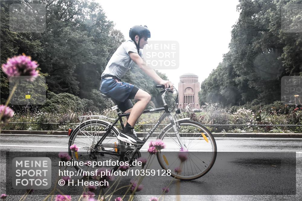 13.09.2026 - Stadtparktriathlon H.Heesch http://msf.ph/oto/10359128 13.09.2026 13:25:02 Radfahren 1412, 1437, 1509 meine-sportfotos.de